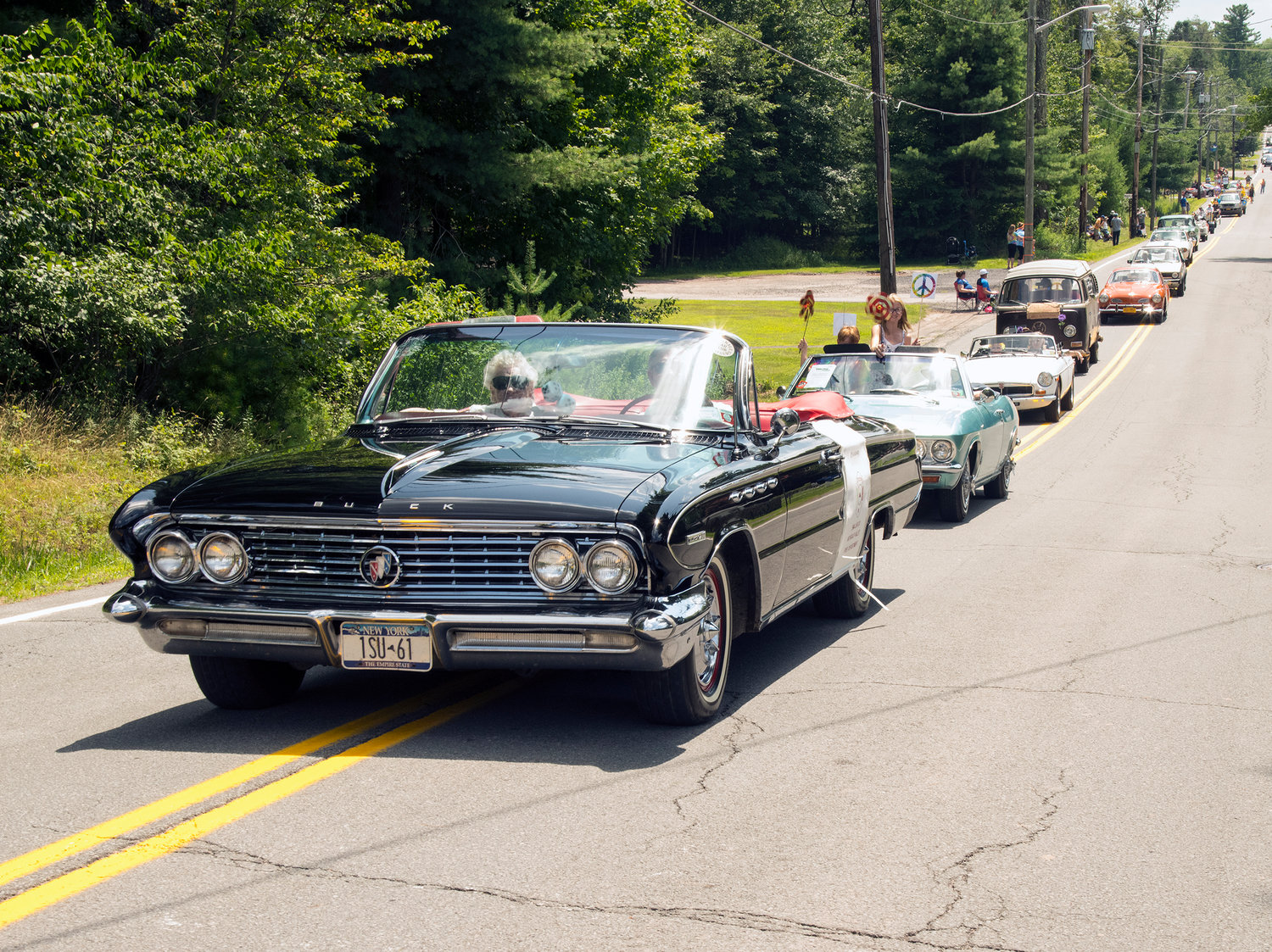 The parade featured a long line of beautiful classic and antique cars ranging from MG’s and Alfa Romeos to old Buicks and VW Buses.